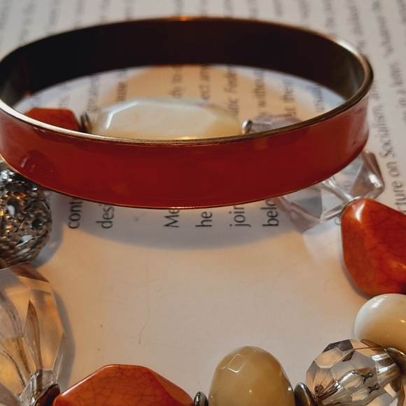 Set Of 2 Bracelets One Bangel One Stretchy - Picture 5 of 8